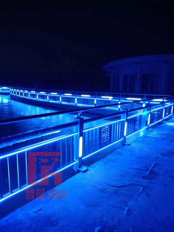 河边灯光景观栏杆